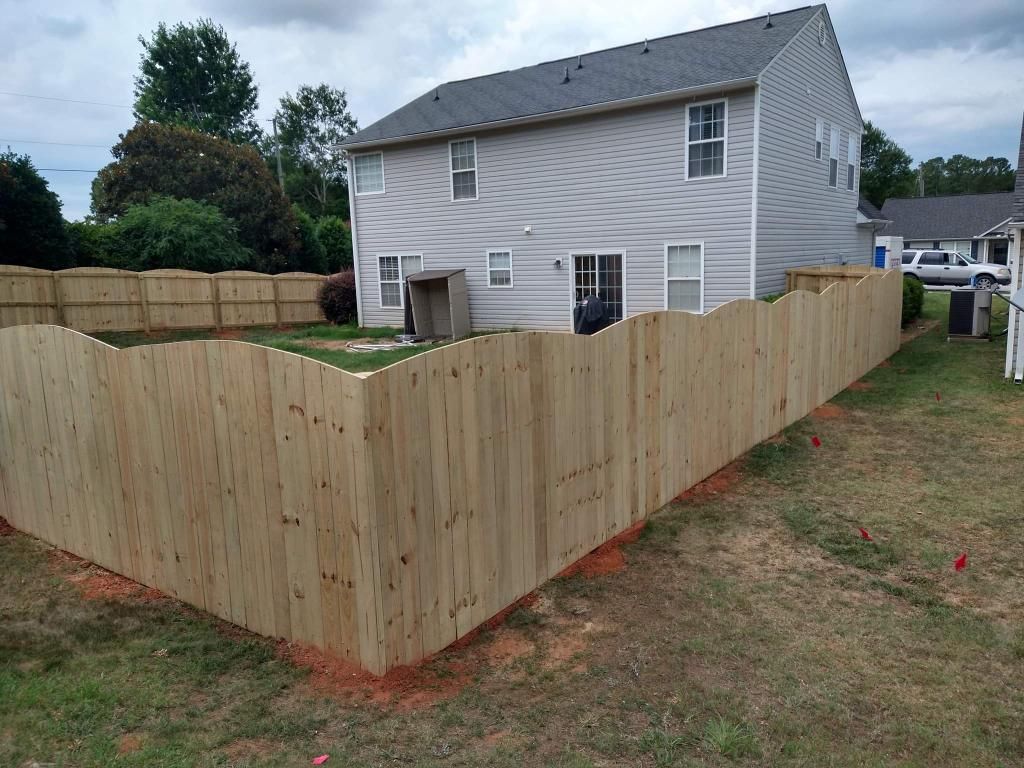 image000000.jpg_1674848298 6FT scallop TOP PRIVACY FENCE